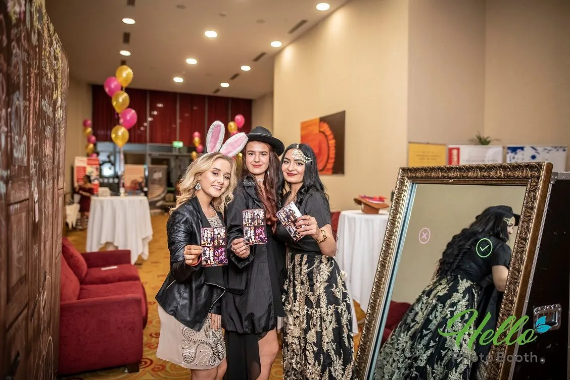 Hello Photo Booth Rental - Media 9